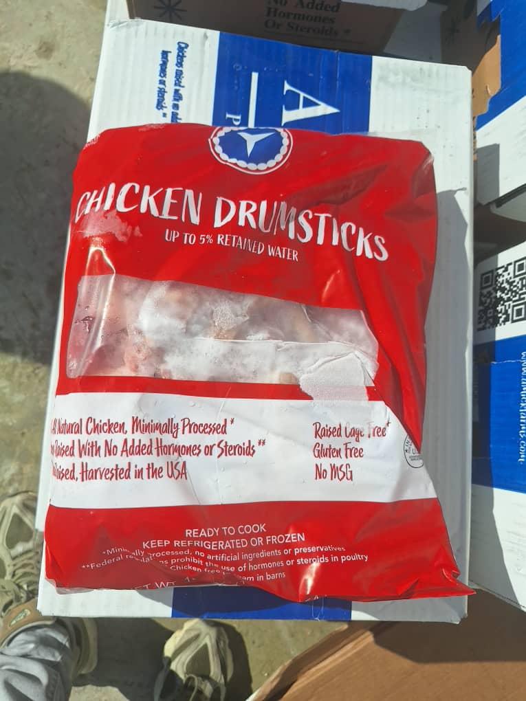Cajas de muslo de pollo
